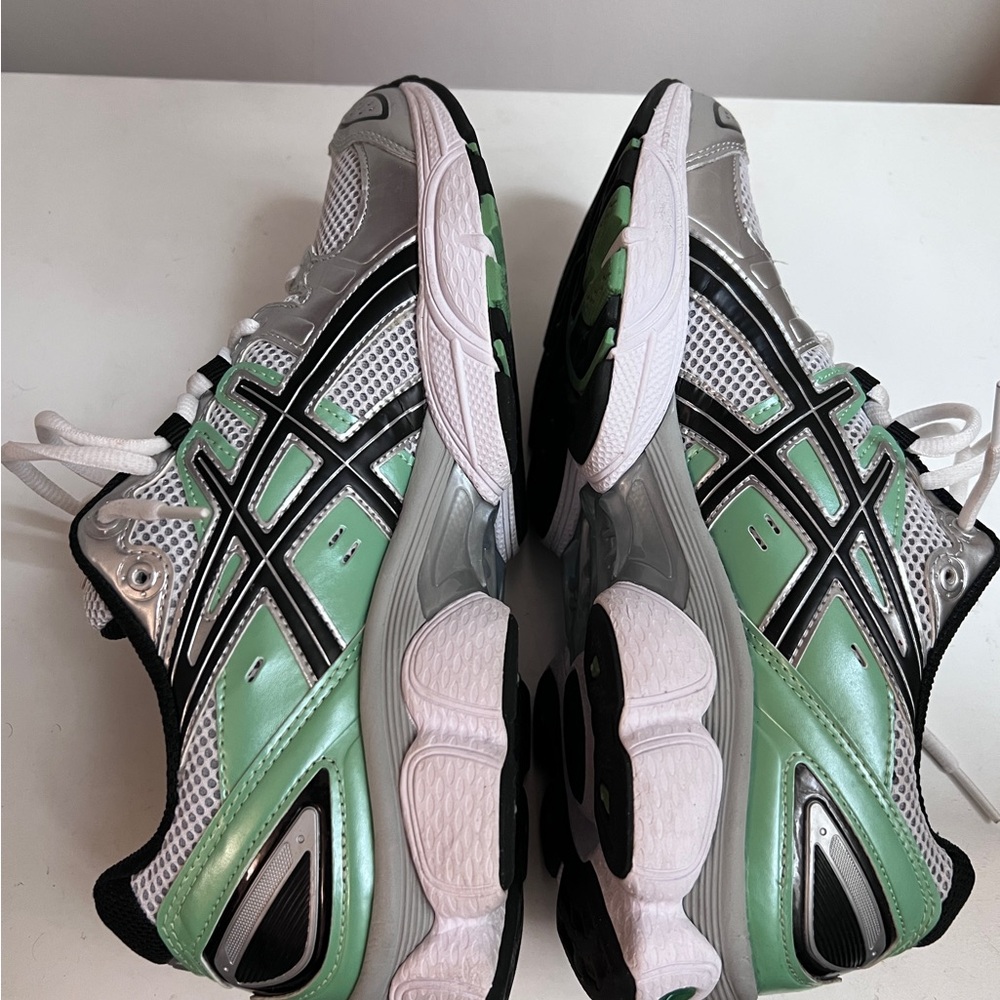 ASICS
Gel-Nimbus 9 "White/Bamboo" sneakers